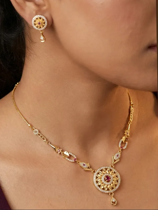 Sunara_Royale_Gold-Plated_Pendant_Necklace