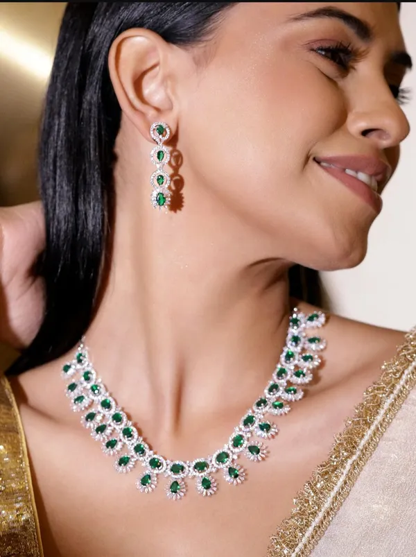Green_Stones_&_Cubic_Zirconia_Studded_Luxury_Necklace_Set