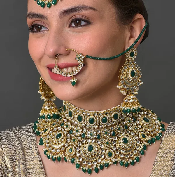 White_&_Gold_Kundan_Studded_Beaded_Necklace