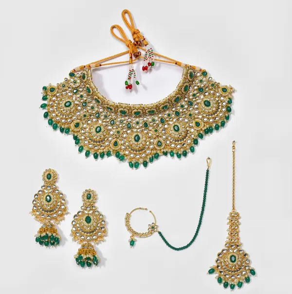 White_&_Gold_Kundan_Studded_Beaded_Necklace