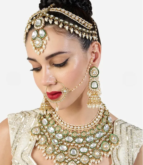 Green_&_Gold_Kundan_Stone_Studded_&_Beaded_Jewellery_Set