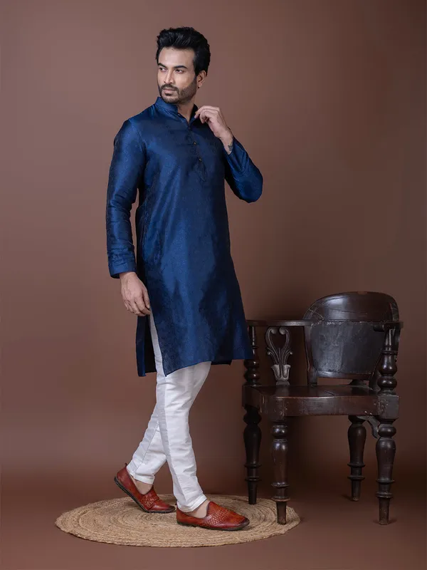Navy_Mandarin_Collar_Jacquard_Kurta_With_Pyjama_For_Men