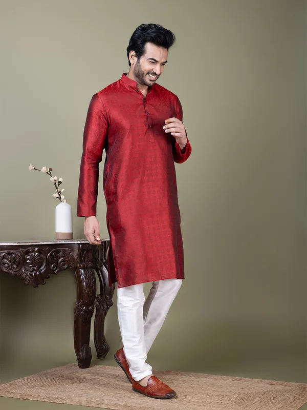 Red_Mandarin_Collar_Jacquard_Kurta_With_Pyjama_For_Men