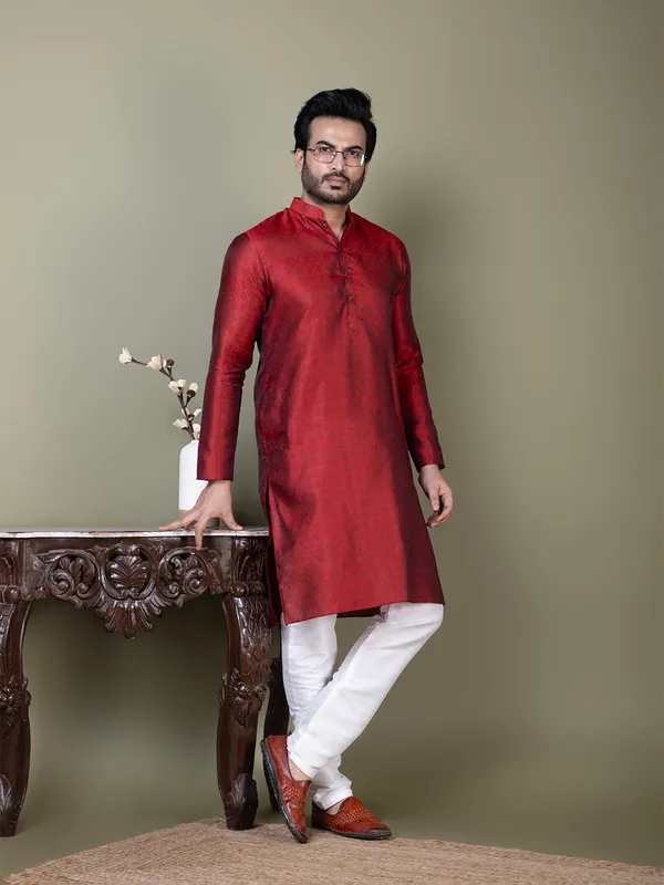Red_Mandarin_Collar_Jacquard_Kurta_With_Pyjama_For_Men
