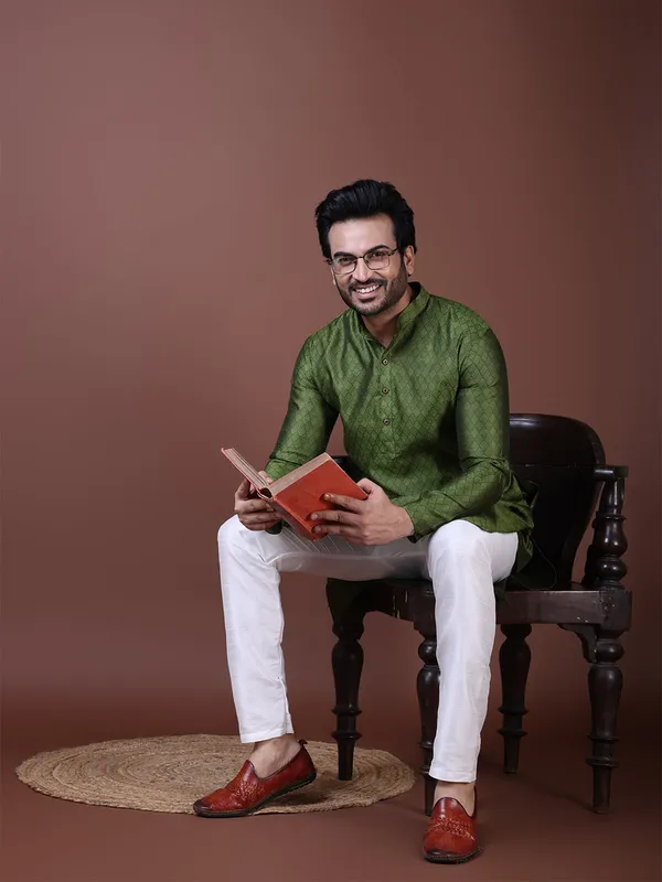 Green_Mandarin_Collar_Jacquard_Kurta_With_Pyjama_For_Men