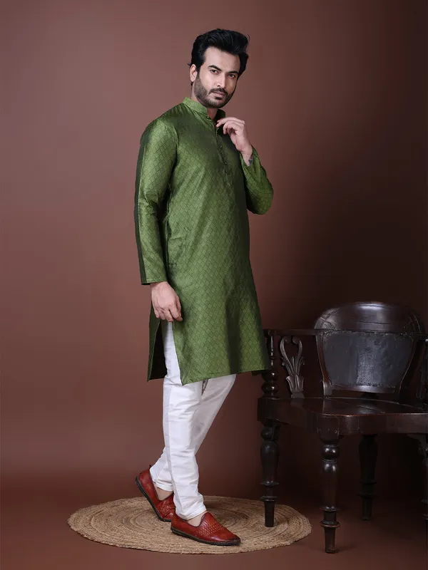 Green_Mandarin_Collar_Jacquard_Kurta_With_Pyjama_For_Men