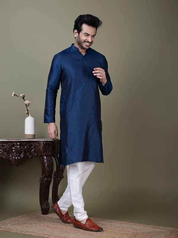 Navy_Mandarin_Collar_Jacquard_Kurta_With_Pyjama_For_Men