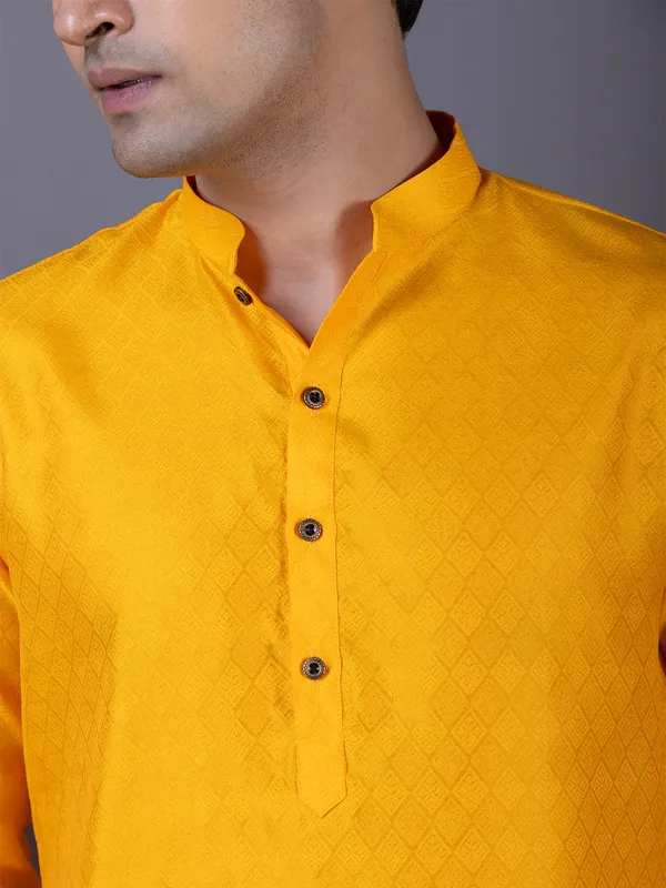 Yellow_Mandarin_Collar_Jacquard_Kurta_With_Pyjama_For_Men