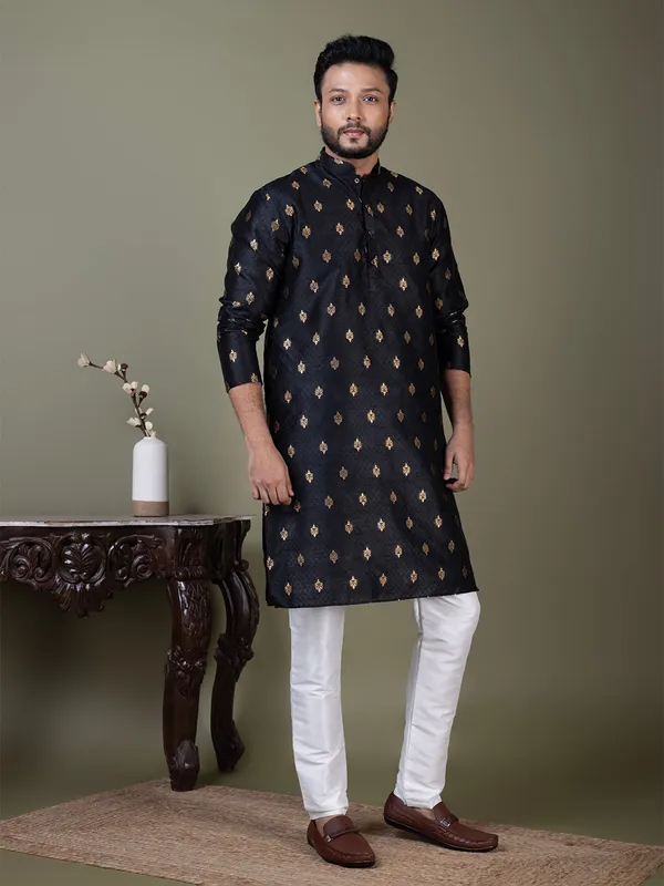 Black_Mandarin_Collar_Jacquard_Kurta_With_Pyjama_For_Men