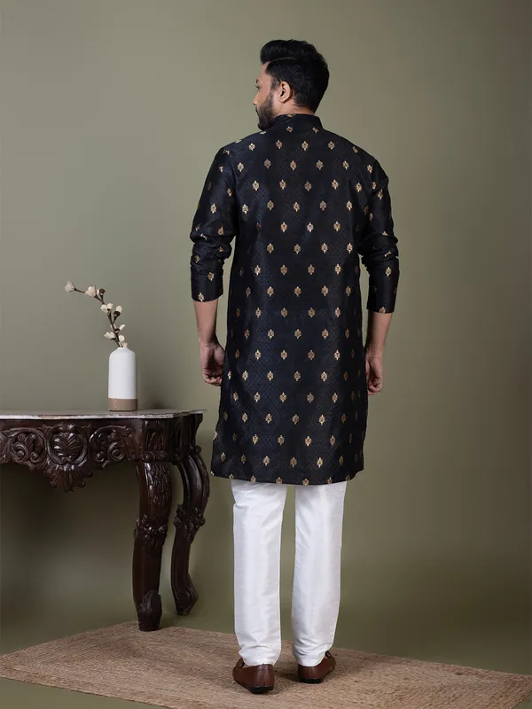 Black_Mandarin_Collar_Jacquard_Kurta_With_Pyjama_For_Men
