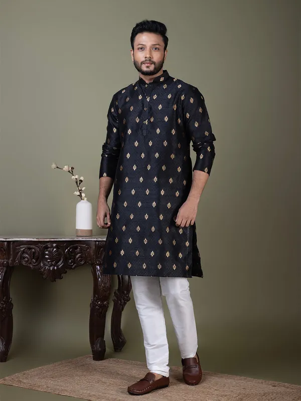 Black_Mandarin_Collar_Jacquard_Kurta_With_Pyjama_For_Men