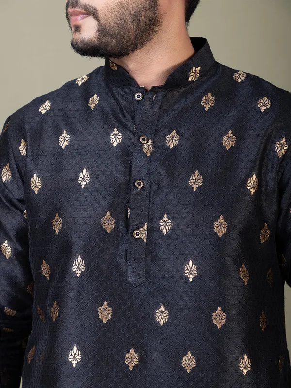 Black_Mandarin_Collar_Jacquard_Kurta_With_Pyjama_For_Men