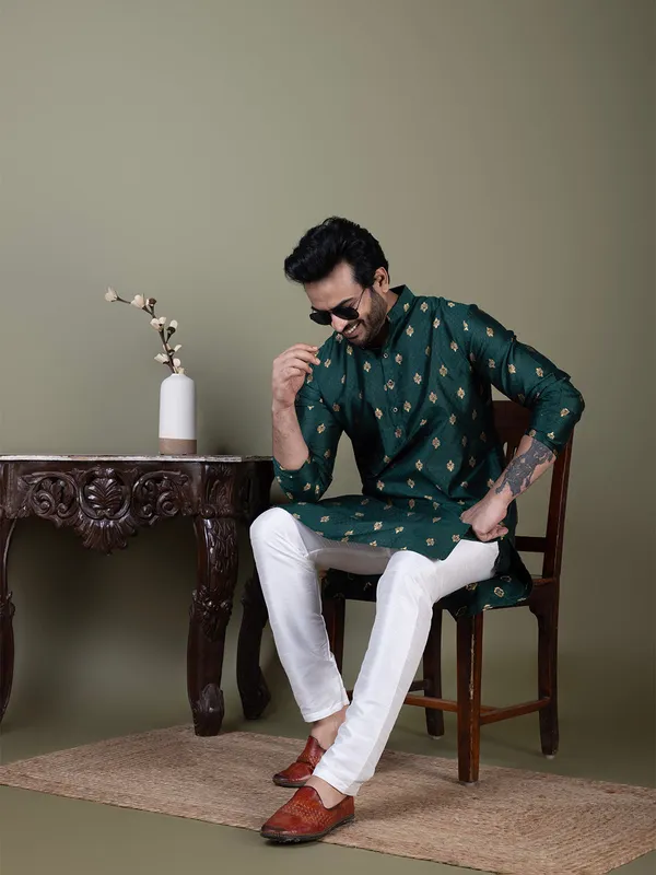 Green_Mandarin_Collar_Jacquard_Kurta_With_Pyjama_For_Men