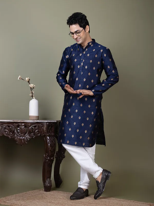 Navy_Mandarin_Collar_Jacquard_Kurta_With_Pyjama_For_Men