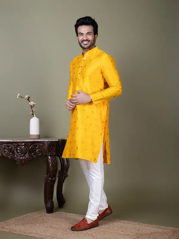 Yellow_Mandarin_Collar_Jacquard_Kurta_With_Pyjama_For_Men