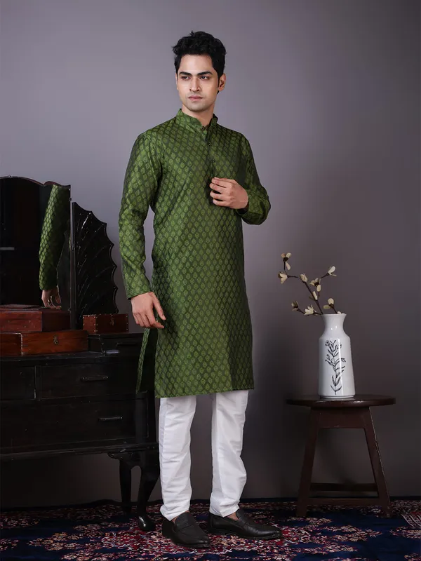 Green_Mandarin_Collar_Jacquard_Kurta_With_Pyjama_For_Men