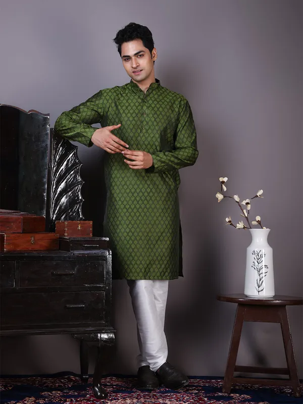 Green_Mandarin_Collar_Jacquard_Kurta_With_Pyjama_For_Men