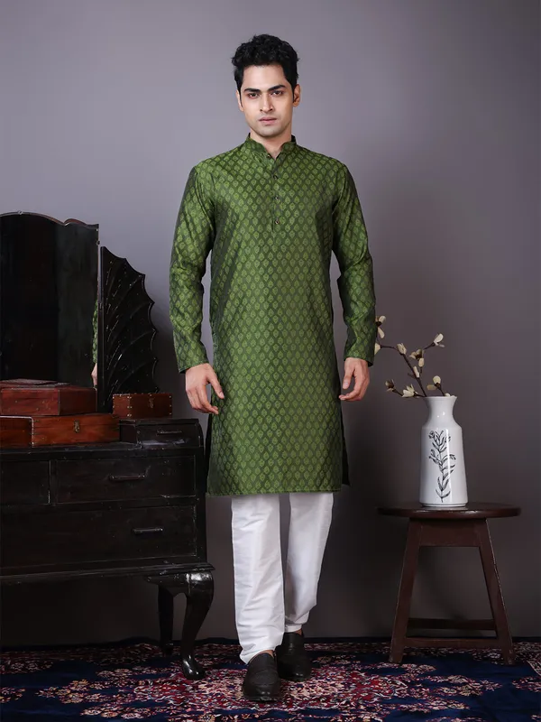 Green_Mandarin_Collar_Jacquard_Kurta_With_Pyjama_For_Men