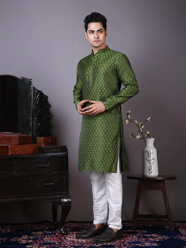 Green_Mandarin_Collar_Jacquard_Kurta_With_Pyjama_For_Men