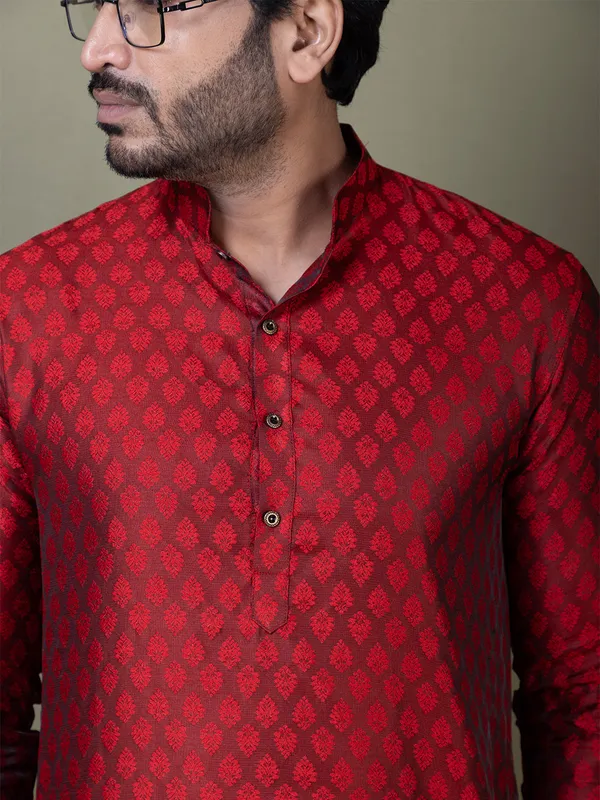 Maroon_Mandarin_Collar_Jacquard_Kurta_With_Pyjama_For_Men