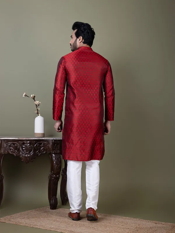Maroon_Mandarin_Collar_Jacquard_Kurta_With_Pyjama_For_Men