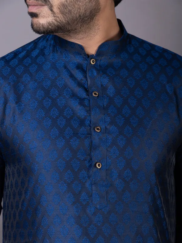 Navy_Mandarin_Collar_Jacquard_Kurta_With_Pyjama_For_Men