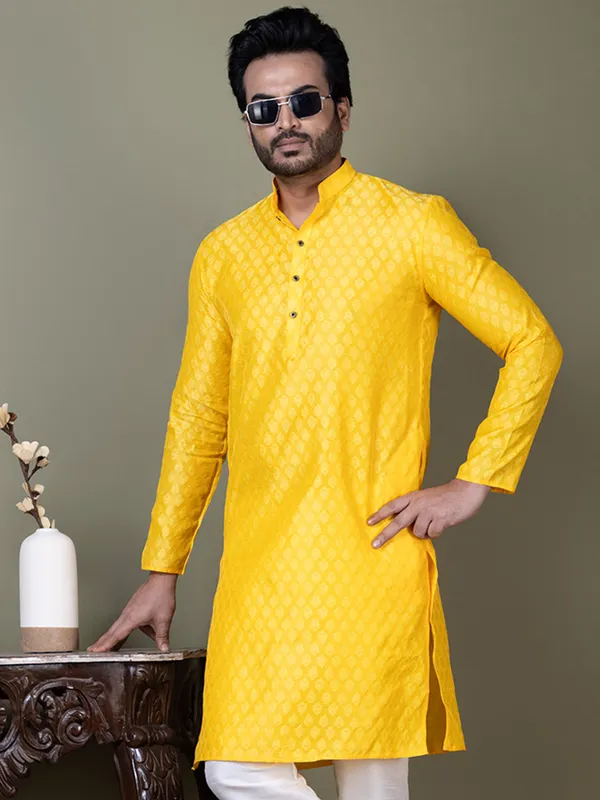 Yellow_Mandarin_Collar_Jacquard_Kurta_With_Pyjama_For_Men