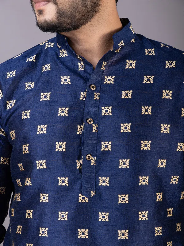 Navy_Mandarin_Collar_Jacquard_Kurta_With_Pyjama_For_Men