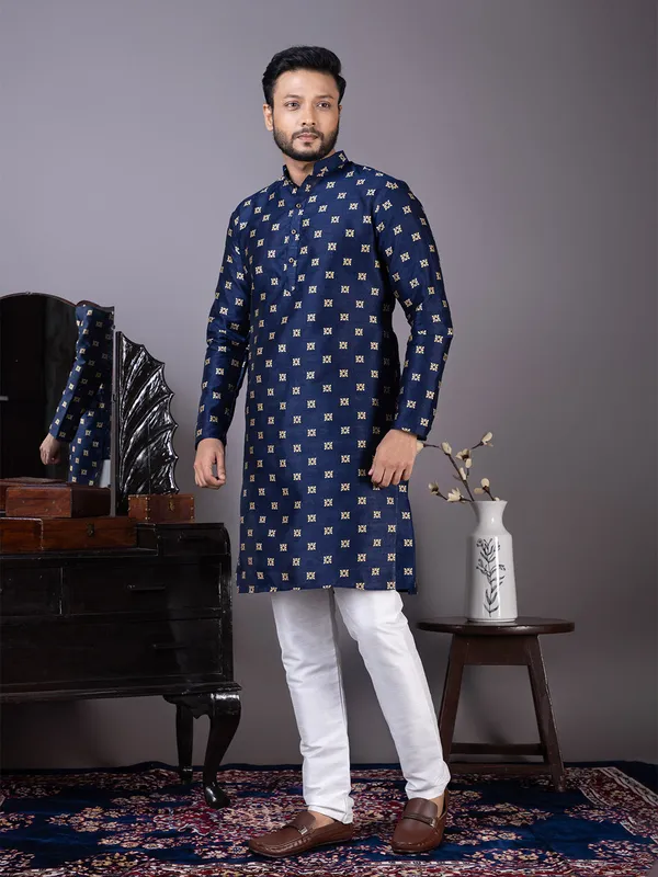 Navy_Mandarin_Collar_Jacquard_Kurta_With_Pyjama_For_Men