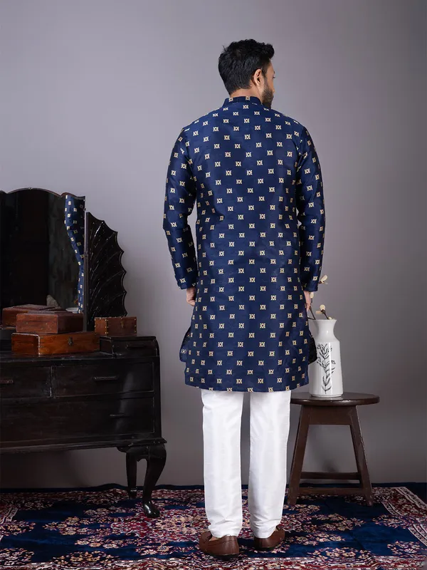 Navy_Mandarin_Collar_Jacquard_Kurta_With_Pyjama_For_Men