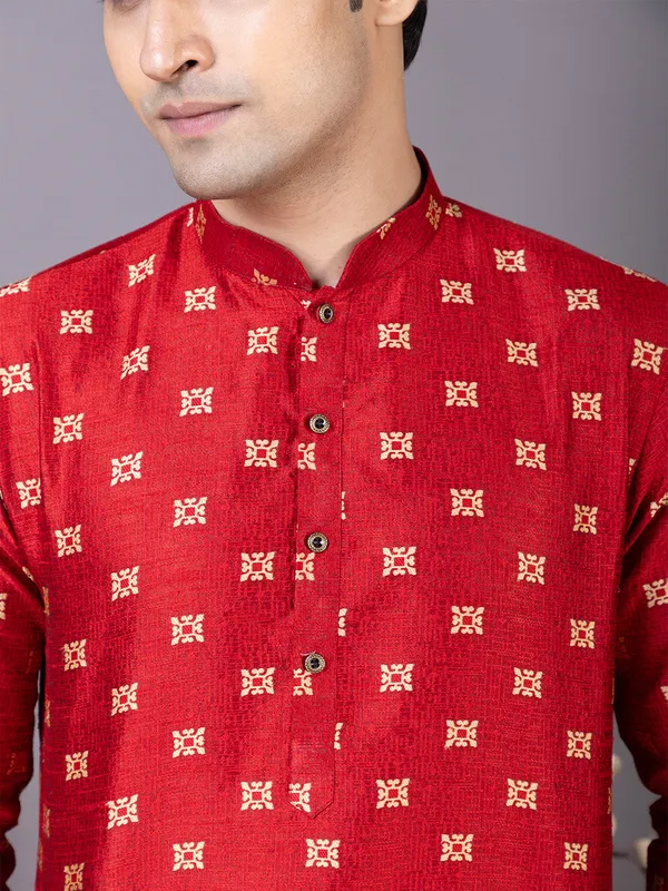 Red_Mandarin_Collar_Jacquard_Kurta_With_Pyjama_For_Men