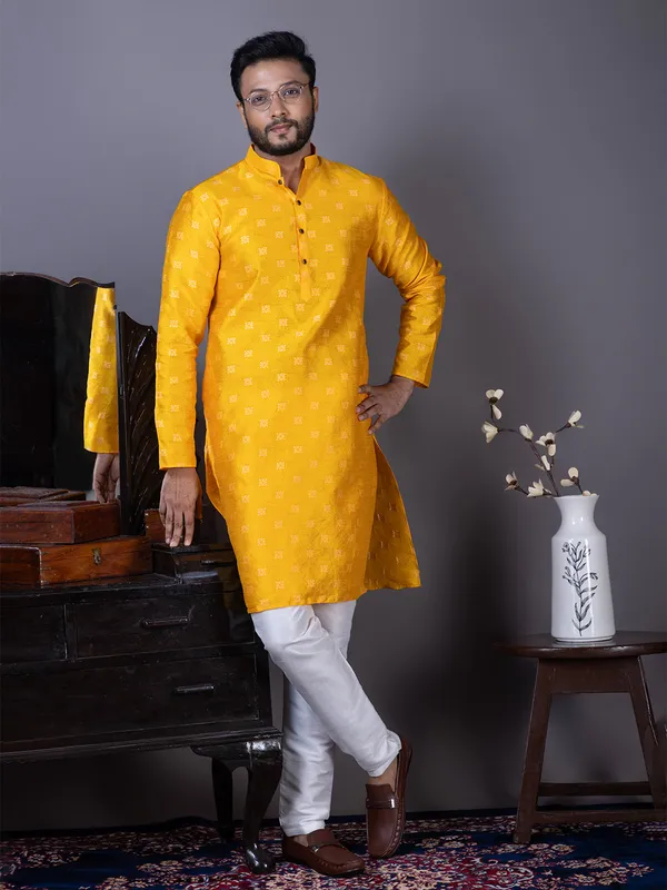 Yellow_Mandarin_Collar_Jacquard_Kurta_With_Pyjama_For_Men