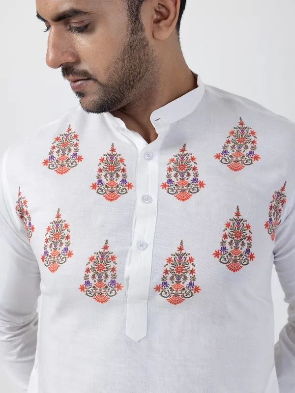 White_Mandarin_Collar_Ethnic_Motifs_Printed_Kurta_Pyjama_Set_For_Men