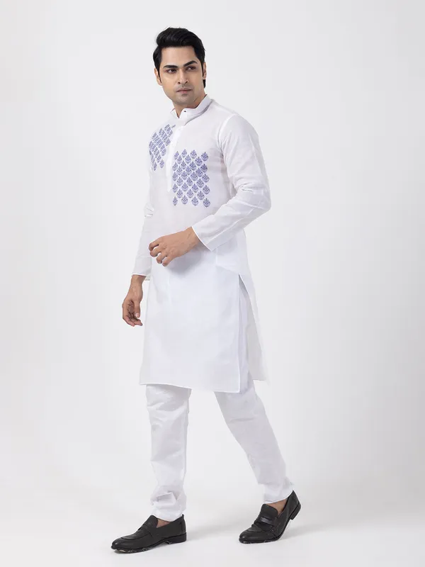 White_Ethnic_Motifs_Printed_Kurta_Pyjama_Set_For_Men