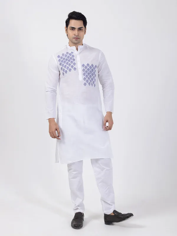 White_Ethnic_Motifs_Printed_Kurta_Pyjama_Set_For_Men