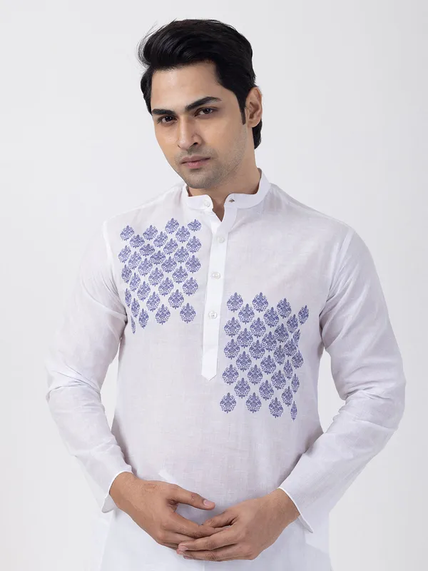 White_Ethnic_Motifs_Printed_Kurta_Pyjama_Set_For_Men