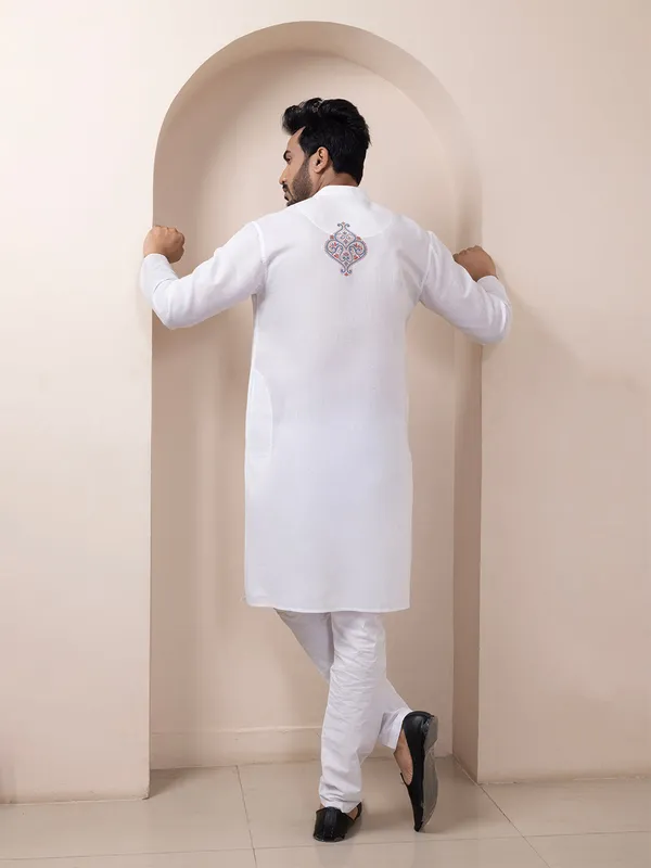 White_Ethnic_Motifs_Printed_Kurta_Pyjama_Set_For_Men