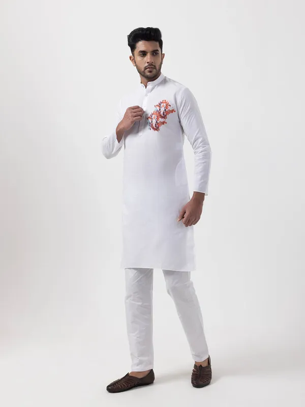 White_Ethnic_Motifs_Printed_Cotton_Kurta_Pyjama_Set_For_Men