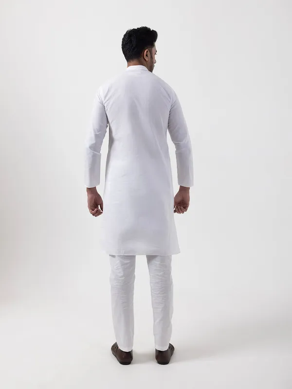 White_Ethnic_Motifs_Printed_Cotton_Kurta_Pyjama_Set_For_Men