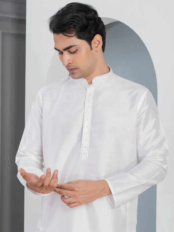 White_Solid_Festive_Straight_Kurta_With_Pyjama_Set_For_Men