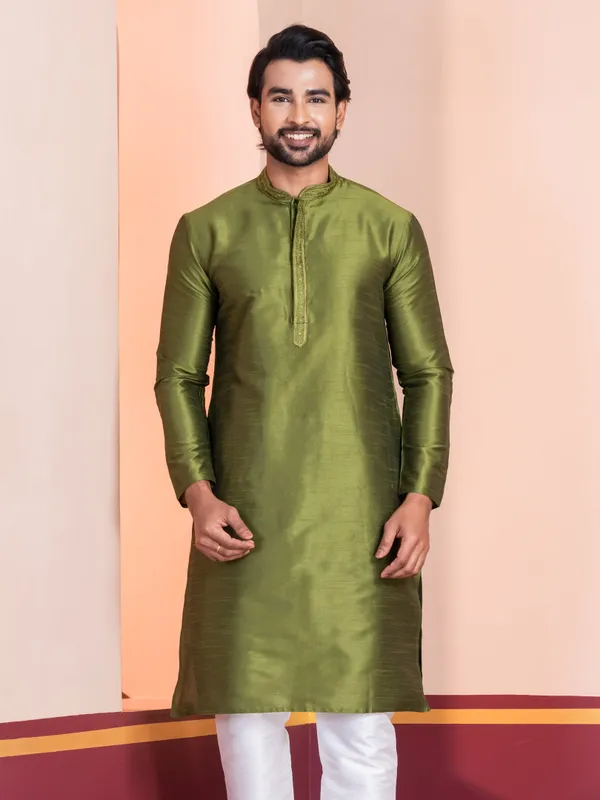 Green_Embroidered_Thread_Work_Straight_Kurta_With_Pyjama_Set_For_Men