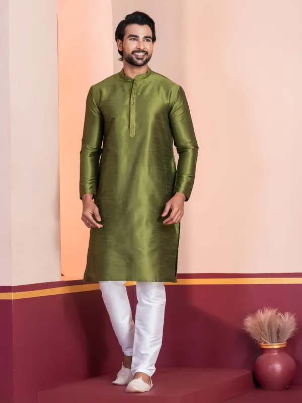 Green_Embroidered_Thread_Work_Straight_Kurta_With_Pyjama_Set_For_Men