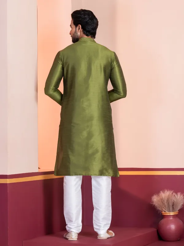 Green_Embroidered_Thread_Work_Straight_Kurta_With_Pyjama_Set_For_Men