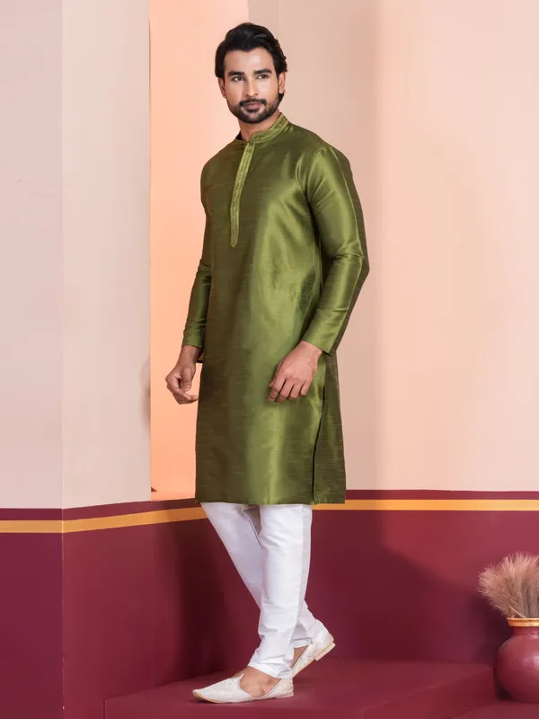 Green_Embroidered_Thread_Work_Straight_Kurta_With_Pyjama_Set_For_Men