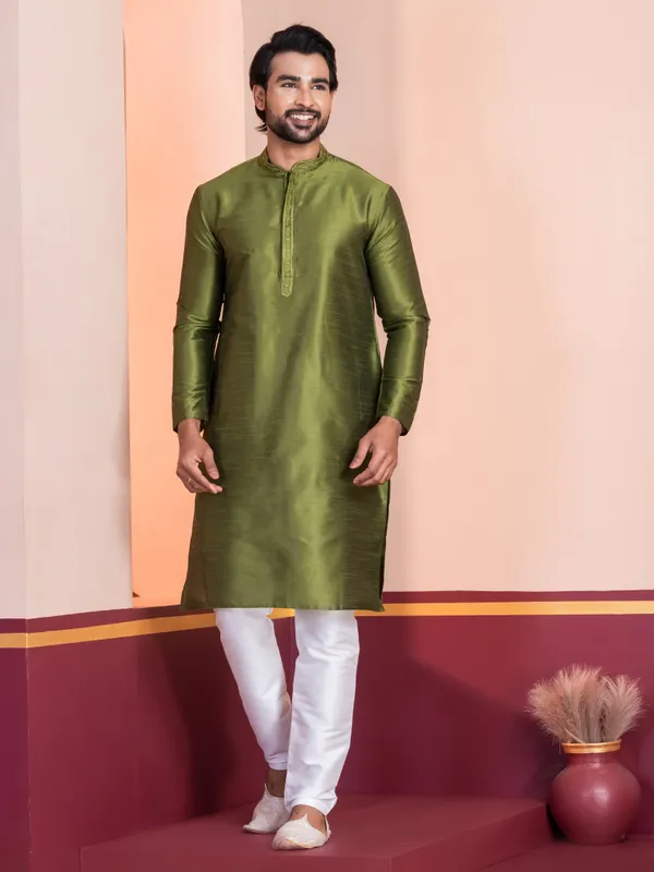 Green_Embroidered_Thread_Work_Straight_Kurta_With_Pyjama_Set_For_Men