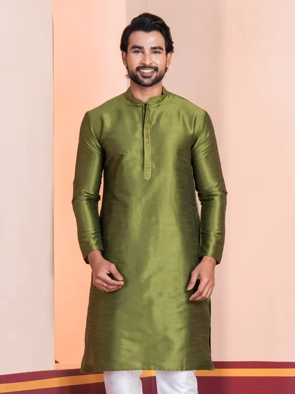 Green_Embroidered_Thread_Work_Straight_Kurta_With_Pyjama_Set_For_Men