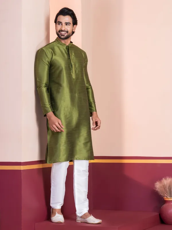 Green_Embroidered_Thread_Work_Straight_Kurta_With_Pyjama_Set_For_Men