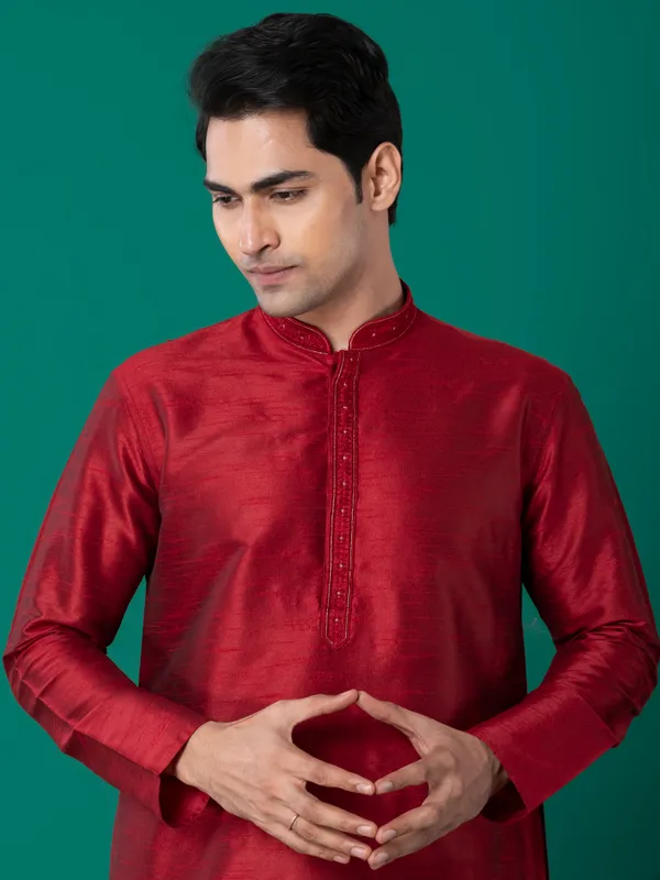 Maroon_Solid_Festive_Straight_Kurta_With_Pyjama_Set_For_Men