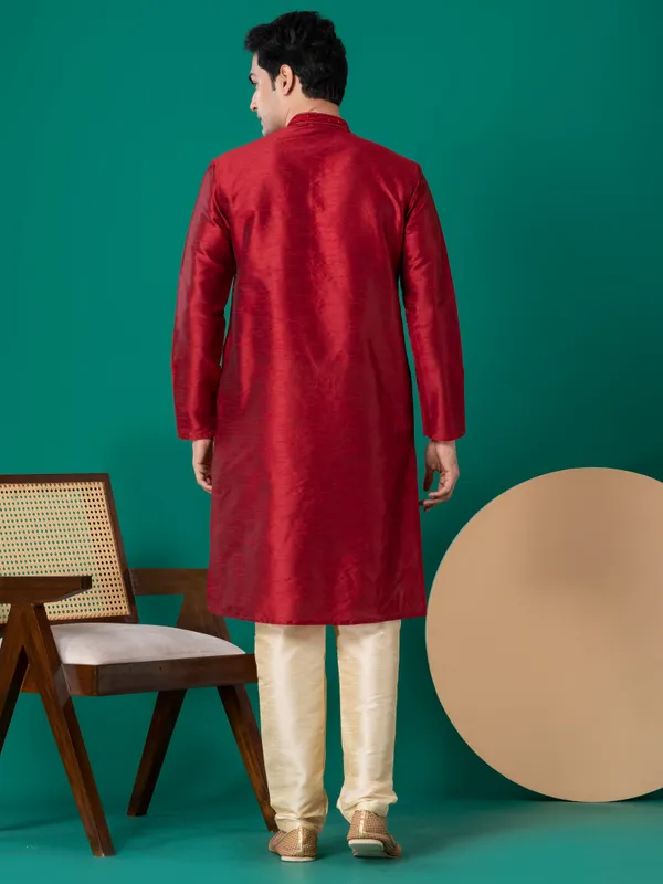 Maroon_Solid_Festive_Straight_Kurta_With_Pyjama_Set_For_Men