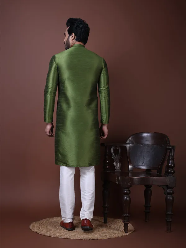 Green_Solid_Festive_Straight_Kurta_With_Pyjama_Set_For_Men